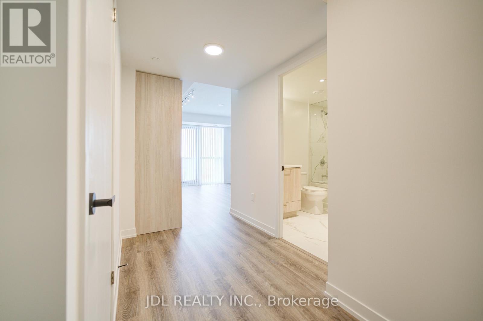 195 Commerce Street, Vaughan (Vaughan Corporate Centre), Ontario  L4K 0P9 - Photo 2 - N12857948