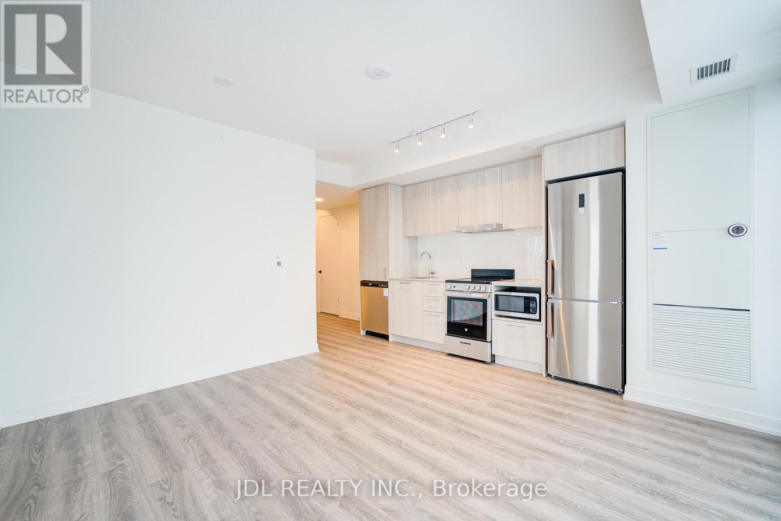 195 Commerce Street, Vaughan (Vaughan Corporate Centre), Ontario  L4K 0P9 - Photo 8 - N12857948