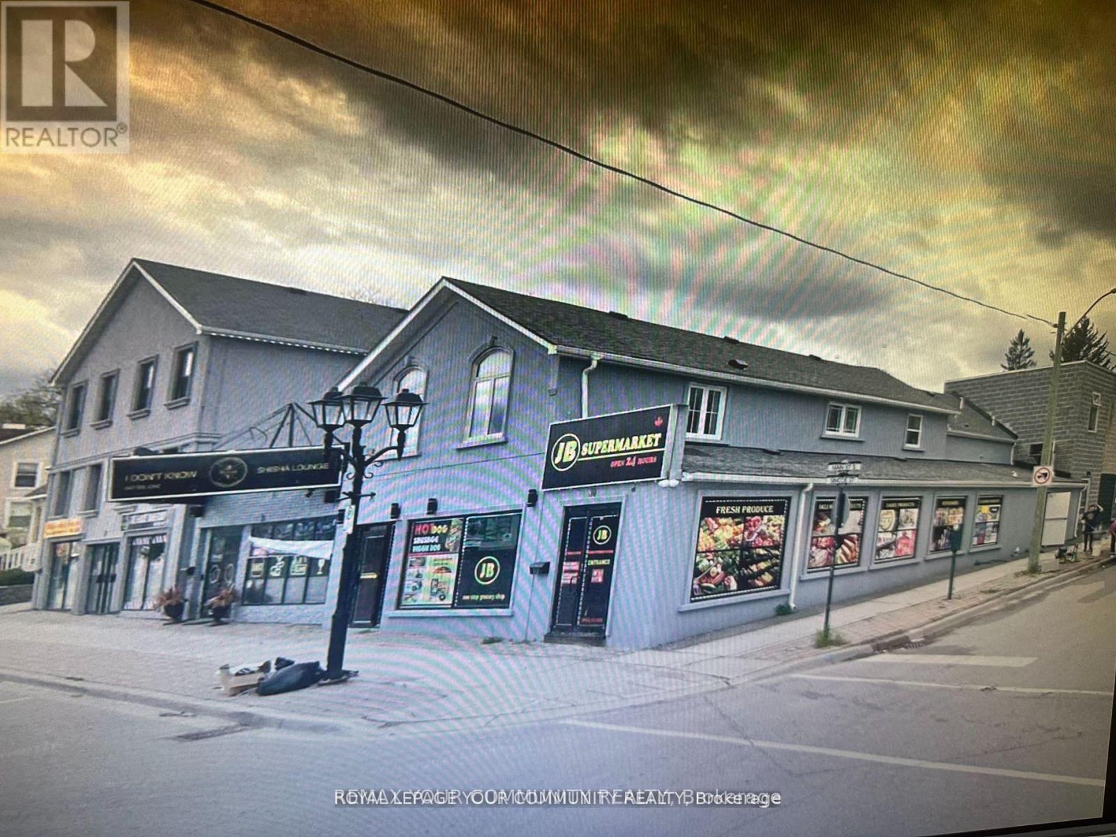 30-32 MAIN STREET S, Newmarket, Ontario