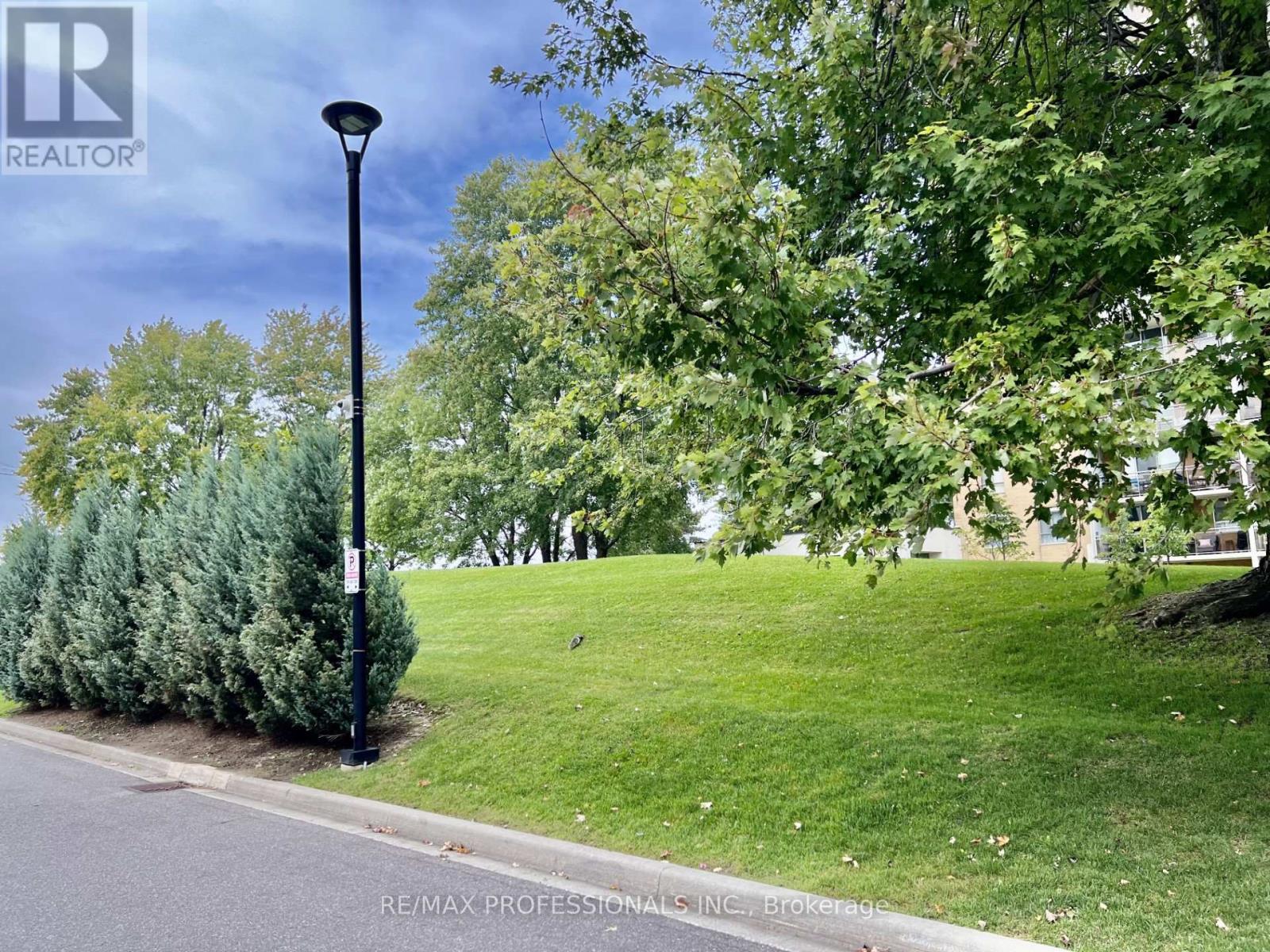 134 Widdicombe Hill, Toronto, Ontario  M9R 0A9 - Photo 18 - W12857920