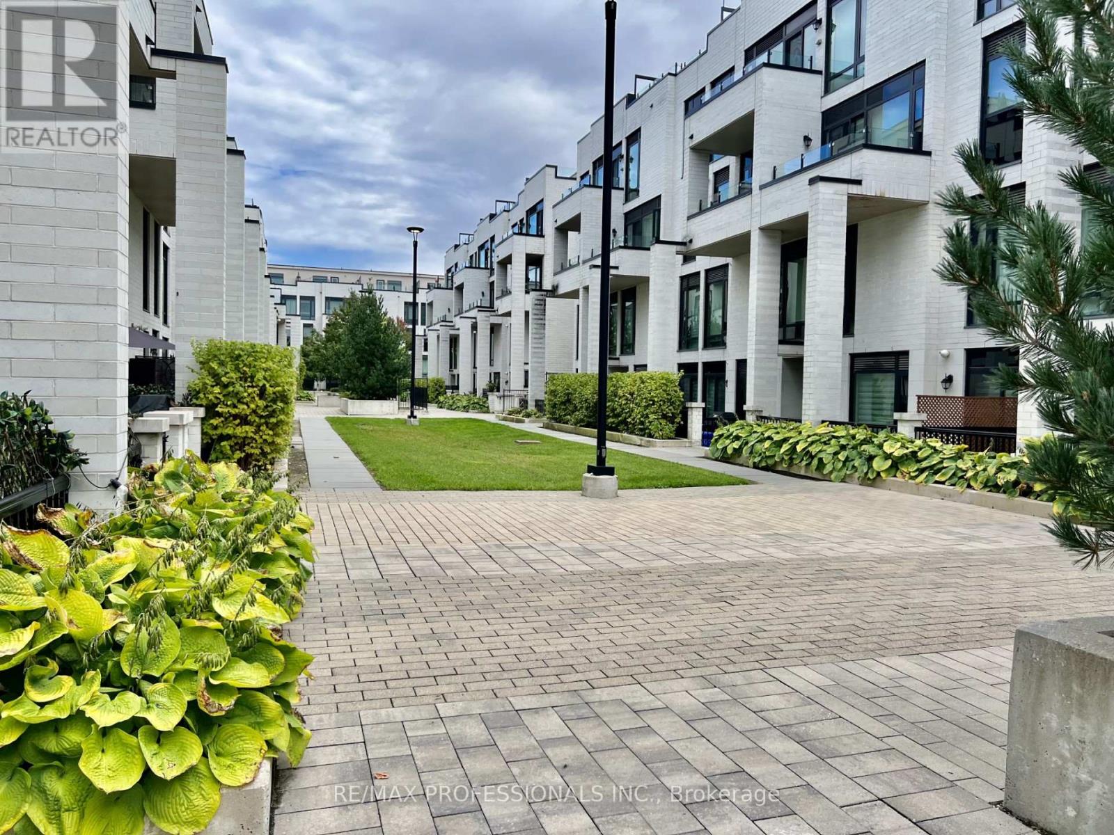 134 Widdicombe Hill, Toronto, Ontario  M9R 0A9 - Photo 21 - W12857920