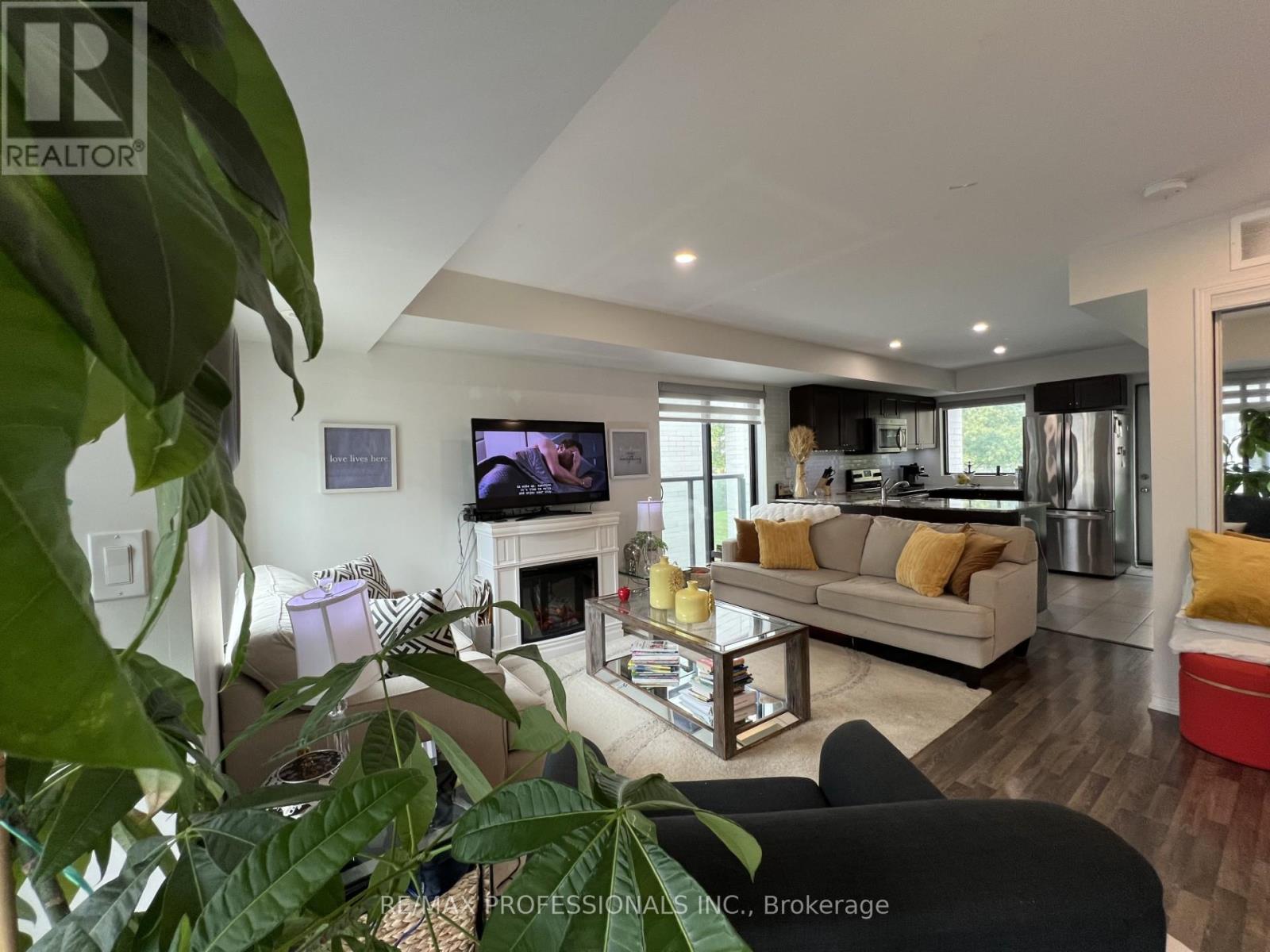 134 Widdicombe Hill, Toronto, Ontario  M9R 0A9 - Photo 7 - W12857920