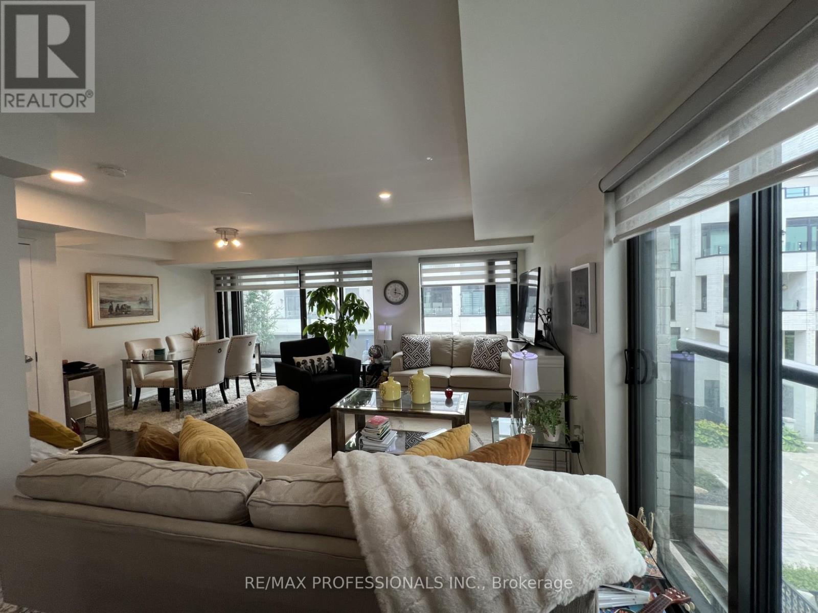 134 Widdicombe Hill, Toronto, Ontario  M9R 0A9 - Photo 8 - W12857920