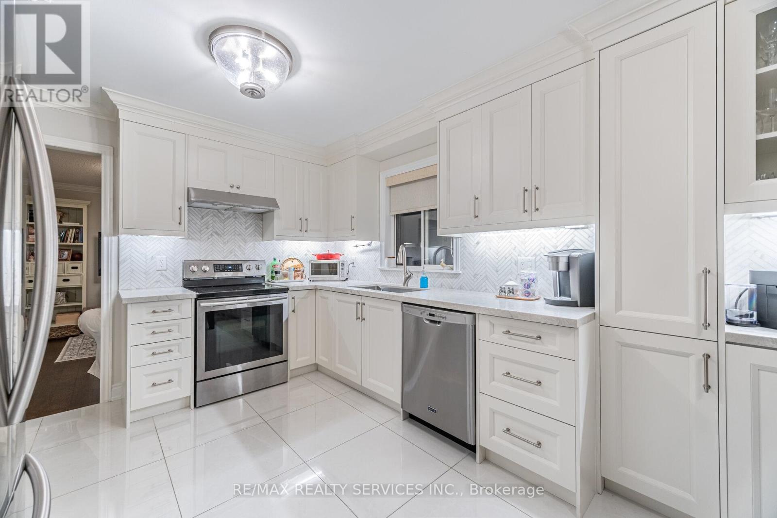 13 Emily Carr Crescent, Caledon, Ontario  L7E 2L1 - Photo 6 - W12857928