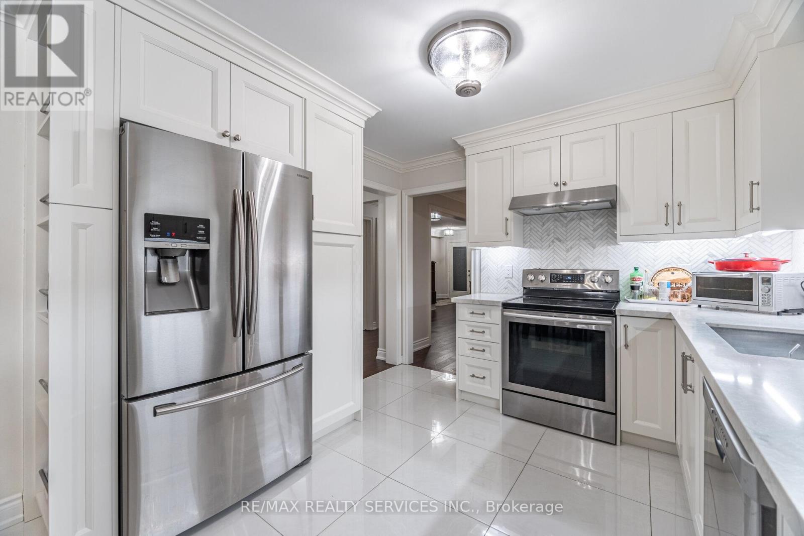 13 Emily Carr Crescent, Caledon, Ontario  L7E 2L1 - Photo 7 - W12857928