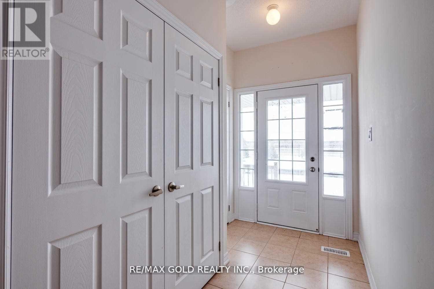 71 Lanark Circle E, Brampton, Ontario  L6X 5L3 - Photo 3 - W12857944