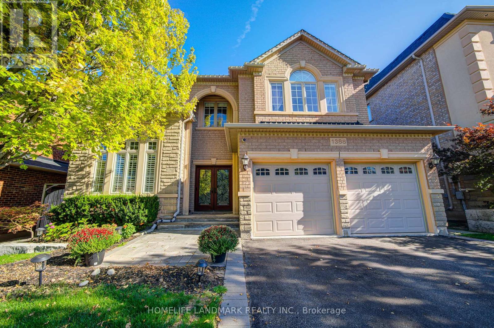 1388 Pinery Crescent, Oakville, Ontario  L6H 7J7 - Photo 2 - W12857952