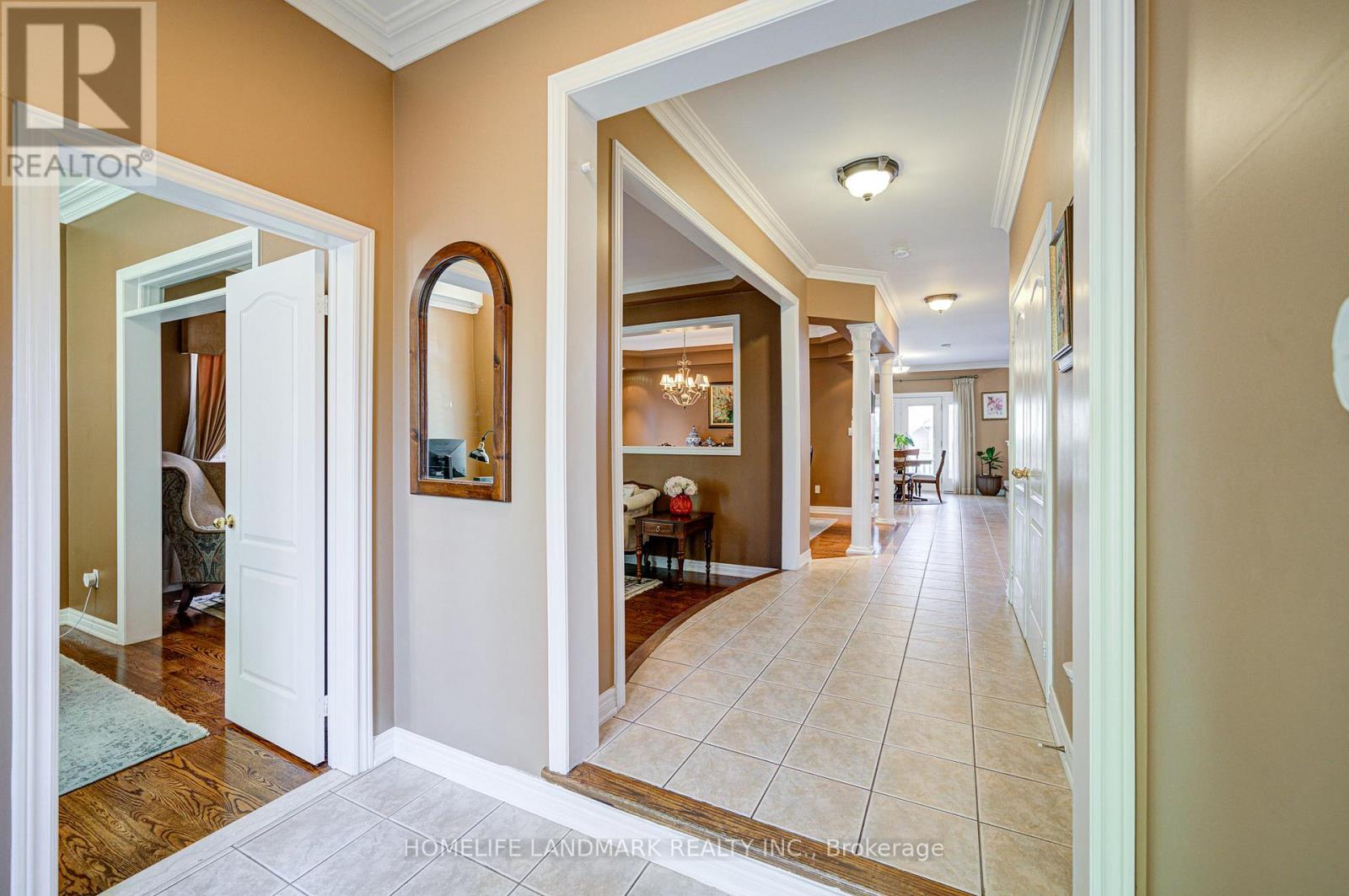 1388 Pinery Crescent, Oakville, Ontario  L6H 7J7 - Photo 4 - W12857952