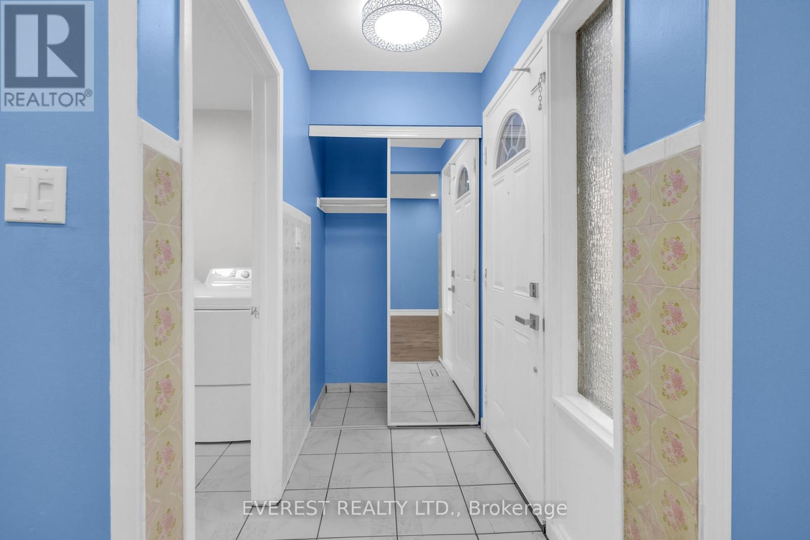 7790 Kittridge Drive, Mississauga, Ontario  L4T 3J6 - Photo 2 - W12857958