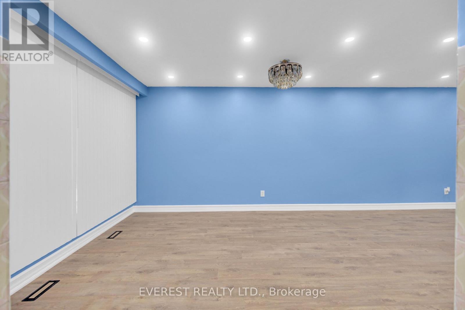 7790 Kittridge Drive, Mississauga, Ontario  L4T 3J6 - Photo 3 - W12857958