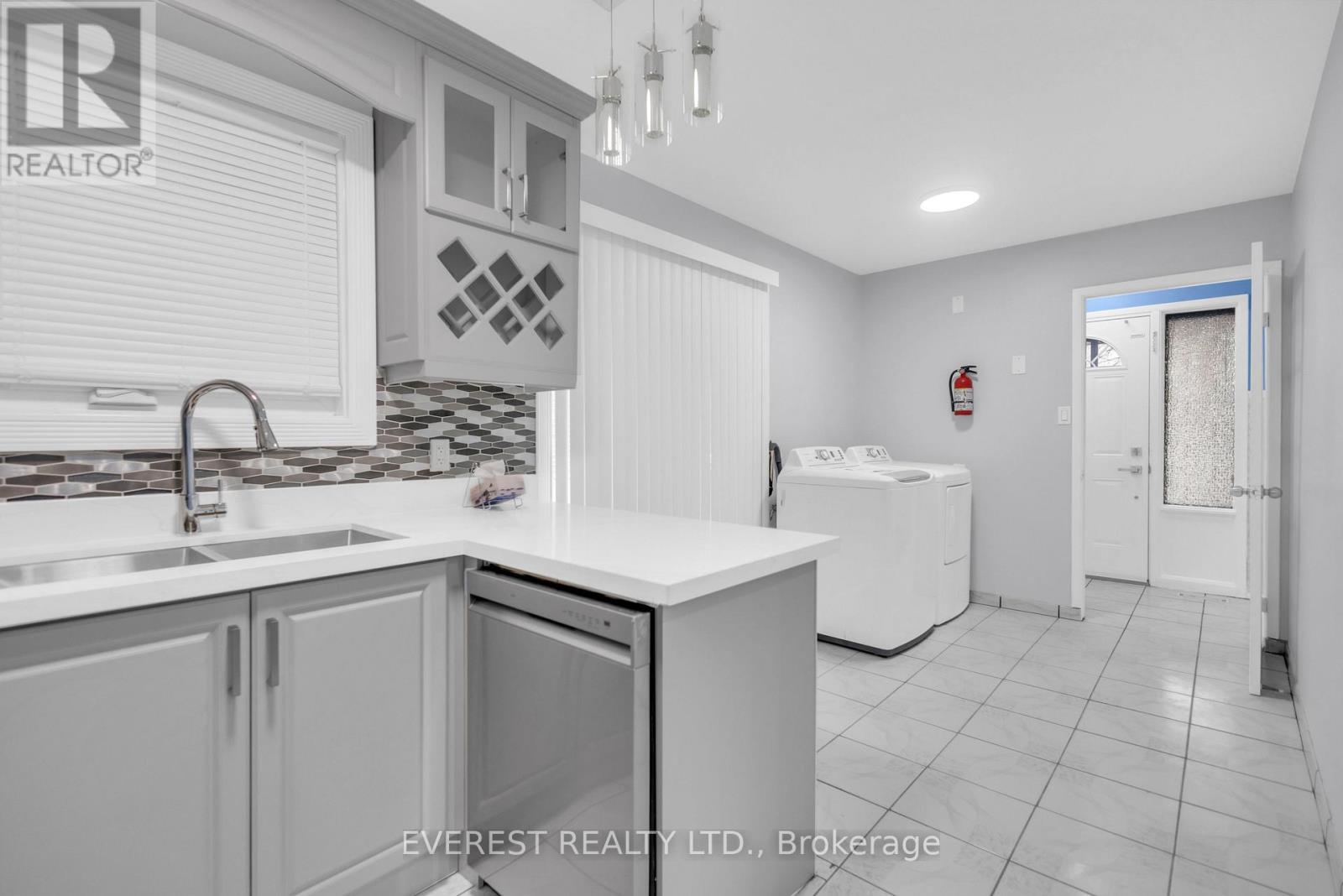 7790 Kittridge Drive, Mississauga, Ontario  L4T 3J6 - Photo 8 - W12857958