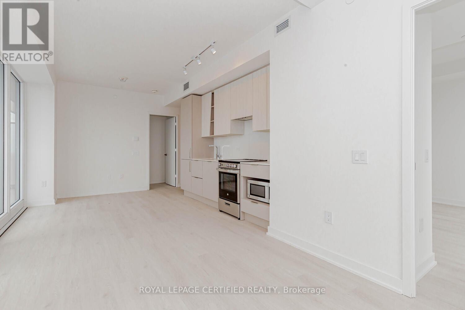 4003 - 3900 Confederation Parkway, Mississauga, Ontario  L5B 0M3 - Photo 11 - W12857964