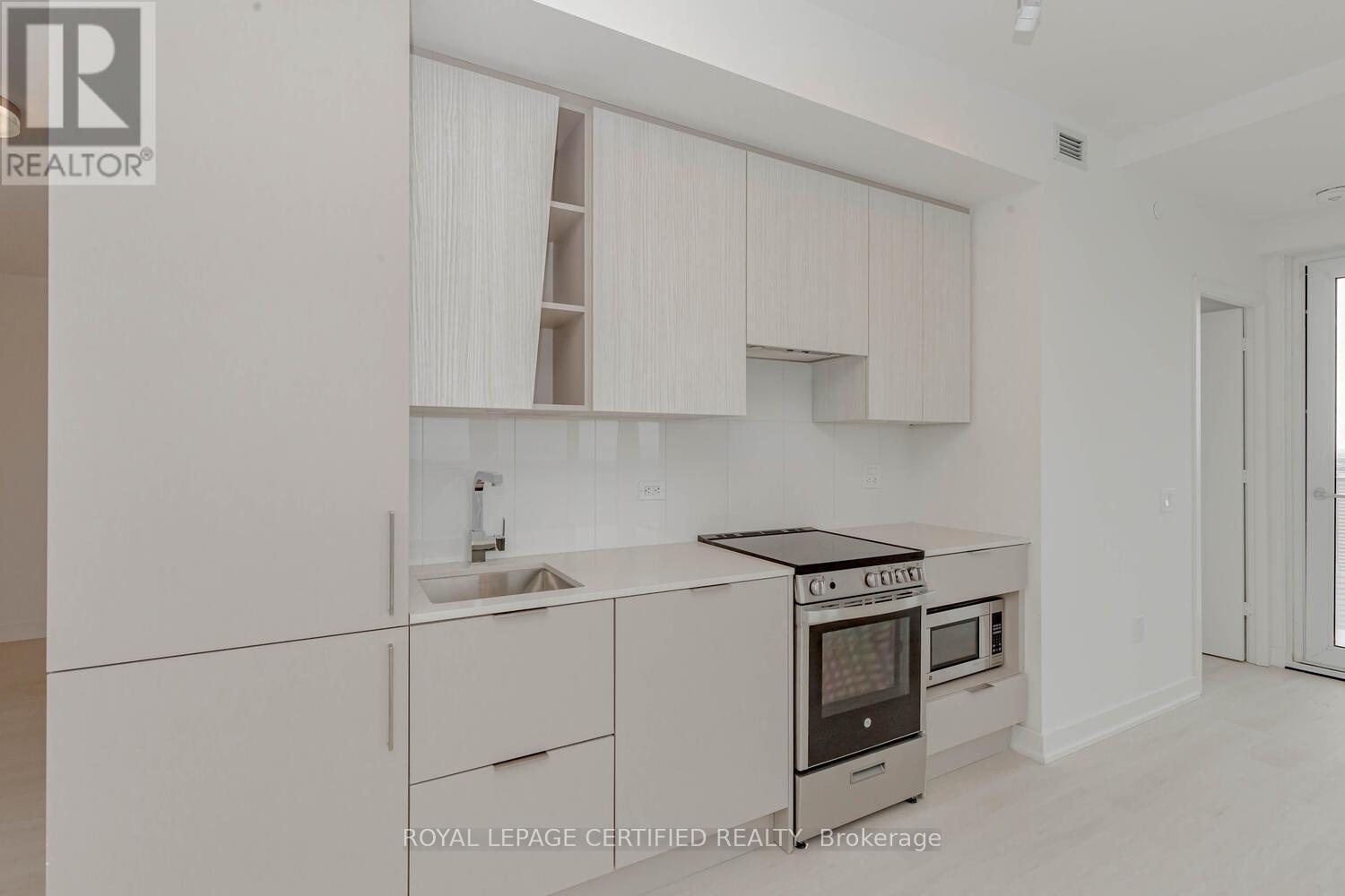 4003 - 3900 Confederation Parkway, Mississauga, Ontario  L5B 0M3 - Photo 14 - W12857964