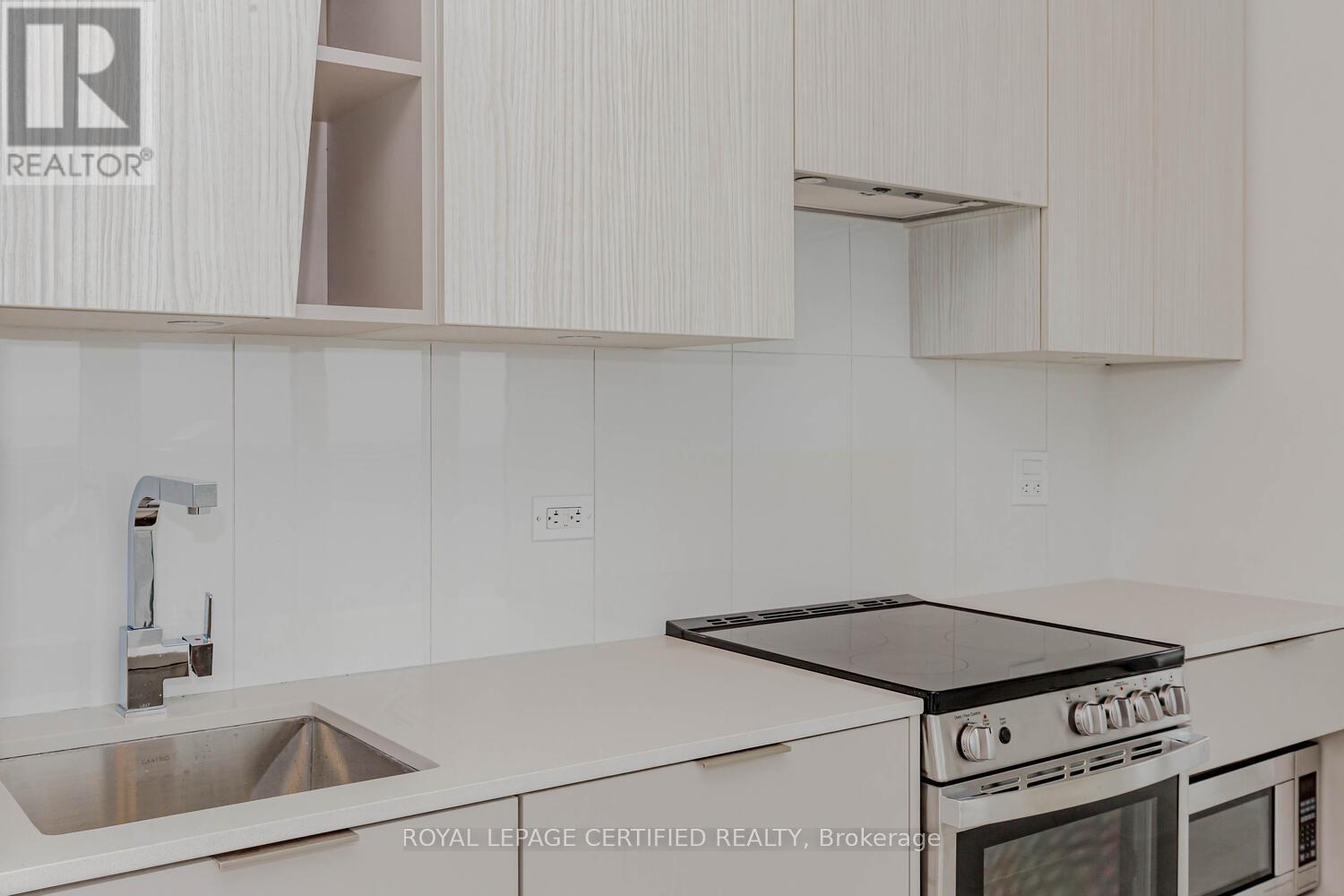 4003 - 3900 Confederation Parkway, Mississauga, Ontario  L5B 0M3 - Photo 15 - W12857964