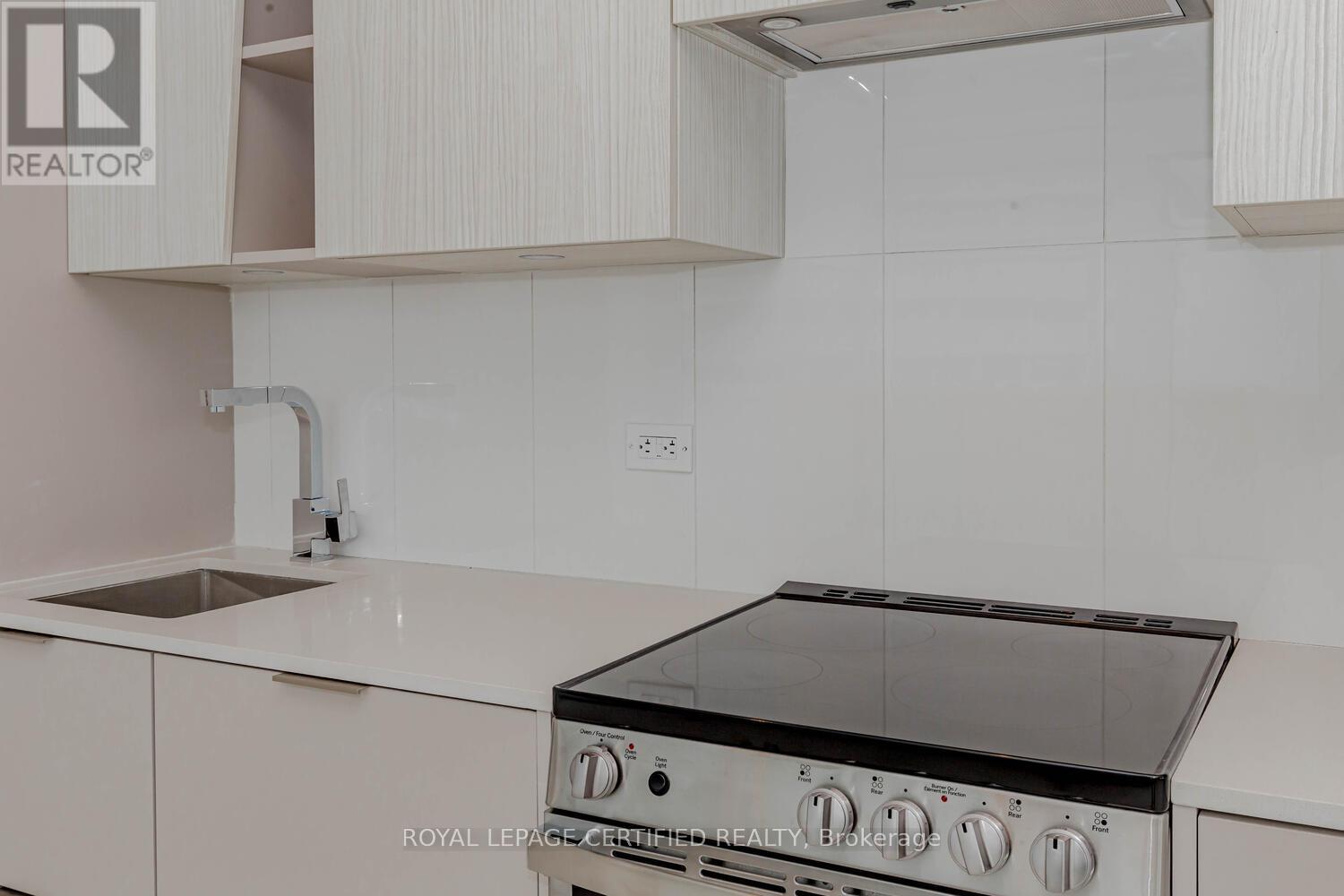 4003 - 3900 Confederation Parkway, Mississauga, Ontario  L5B 0M3 - Photo 16 - W12857964