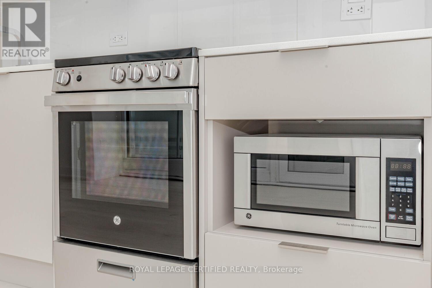 4003 - 3900 Confederation Parkway, Mississauga, Ontario  L5B 0M3 - Photo 17 - W12857964