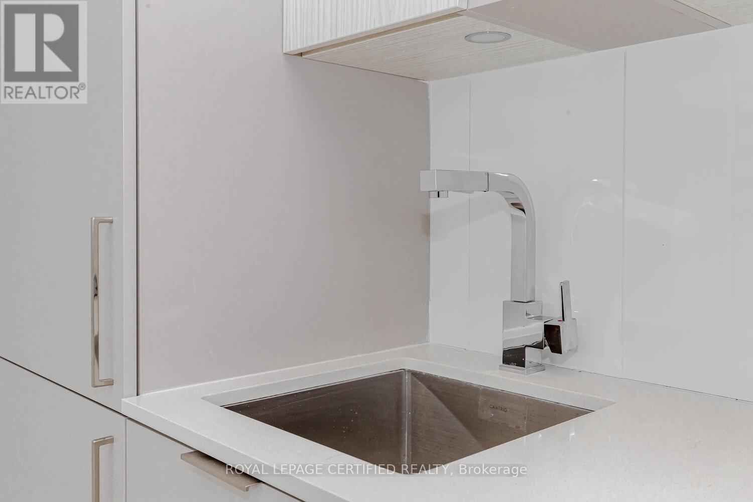 4003 - 3900 Confederation Parkway, Mississauga, Ontario  L5B 0M3 - Photo 18 - W12857964