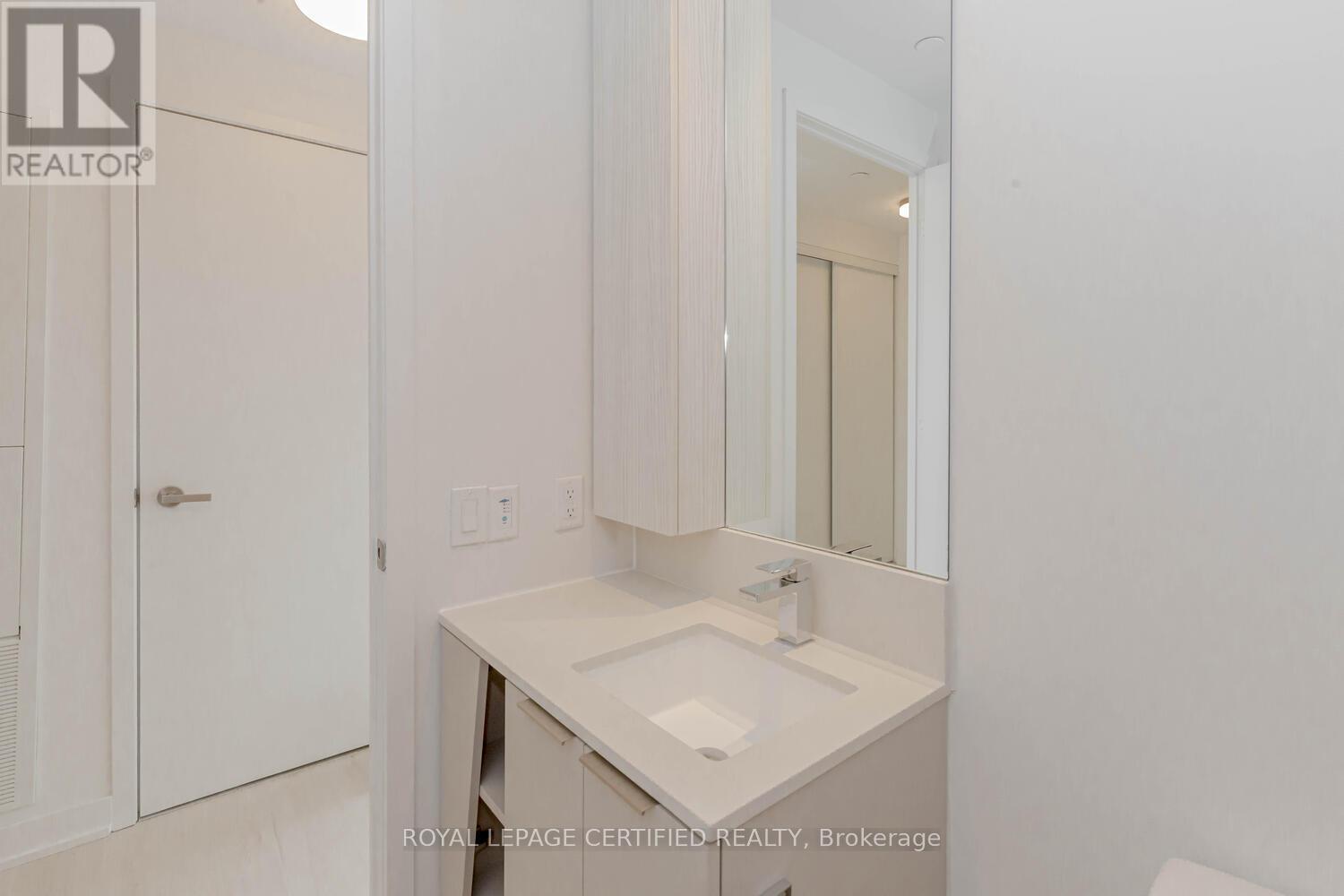 4003 - 3900 Confederation Parkway, Mississauga, Ontario  L5B 0M3 - Photo 27 - W12857964