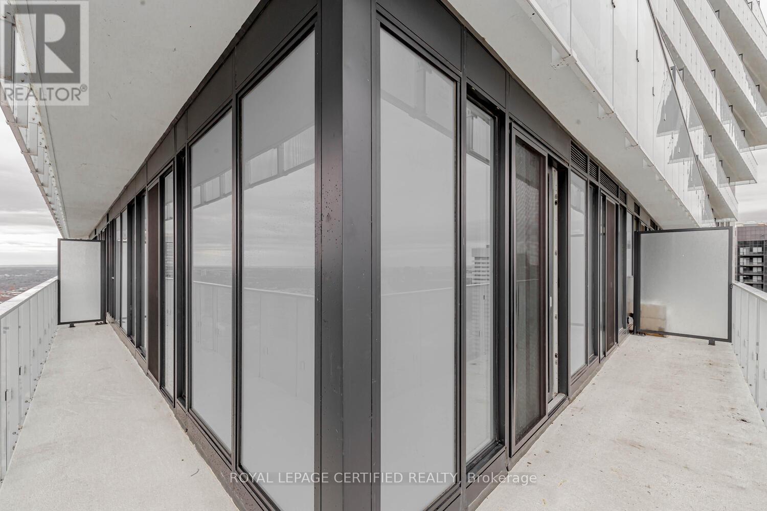 4003 - 3900 Confederation Parkway, Mississauga, Ontario  L5B 0M3 - Photo 32 - W12857964