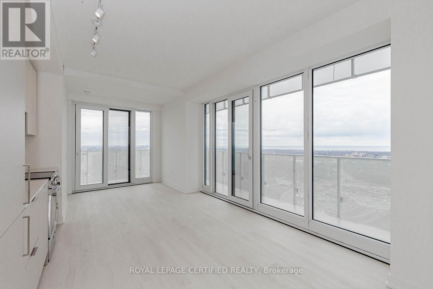 4003 - 3900 Confederation Parkway, Mississauga, Ontario  L5B 0M3 - Photo 9 - W12857964