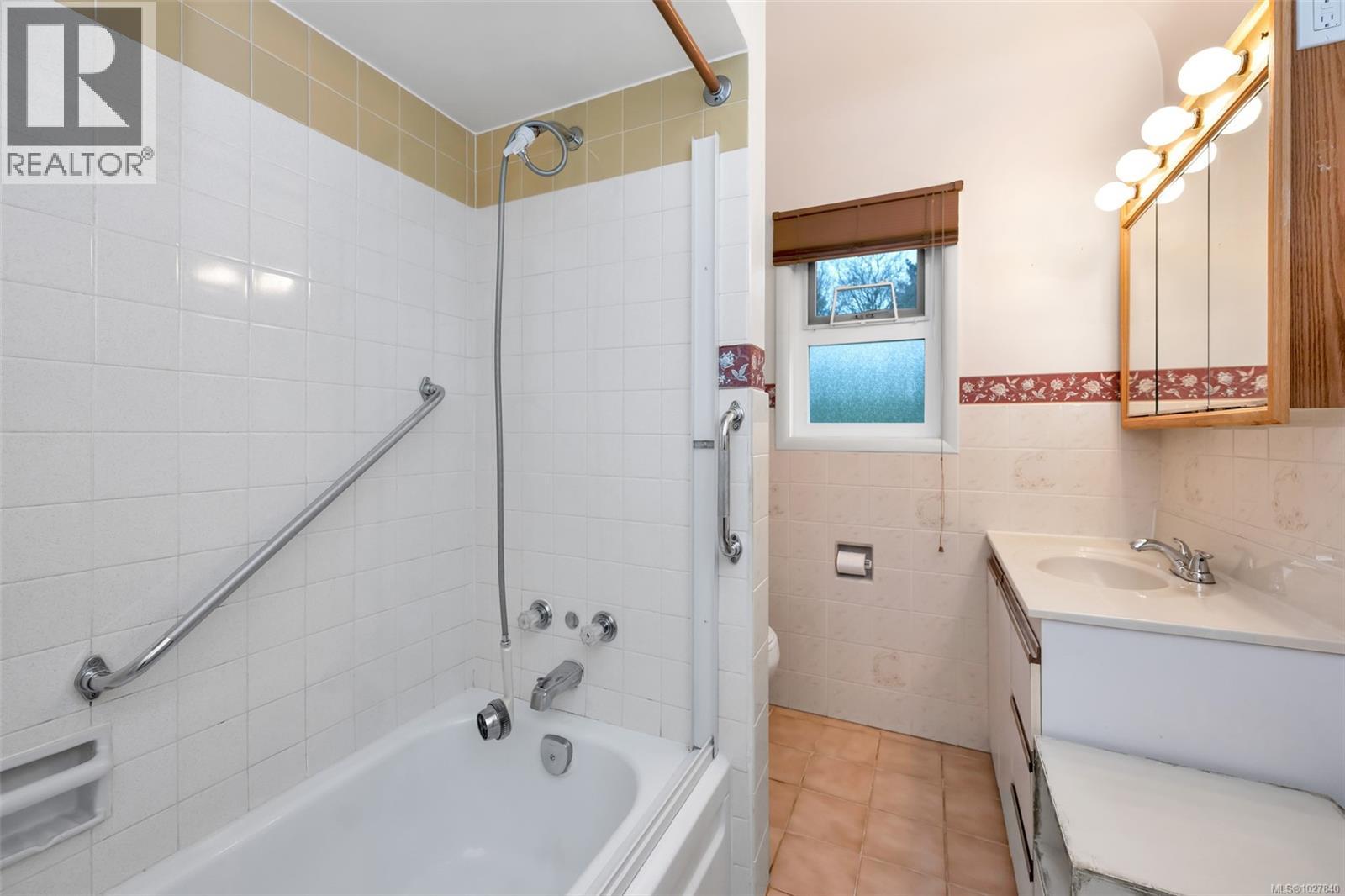 3850 Raymond St S, Saanich, British Columbia  V8Z 4K3 - Photo 18 - 1027840