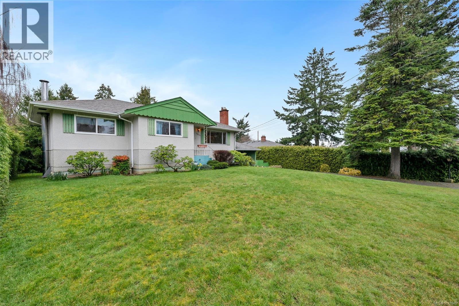 3850 Raymond St S, Saanich, British Columbia  V8Z 4K3 - Photo 2 - 1027840