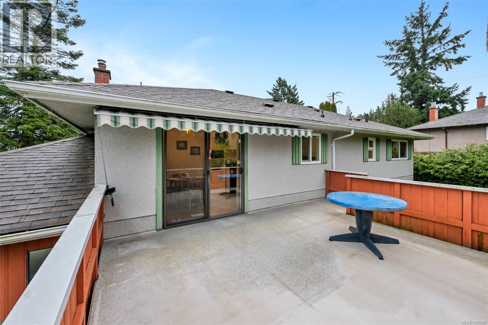 3850 Raymond St S, Saanich, British Columbia  V8Z 4K3 - Photo 30 - 1027840