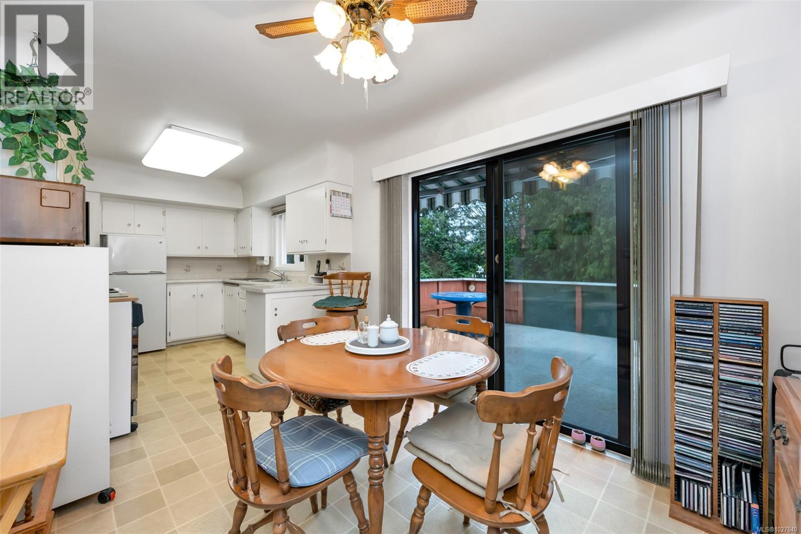 3850 Raymond St S, Saanich, British Columbia  V8Z 4K3 - Photo 4 - 1027840