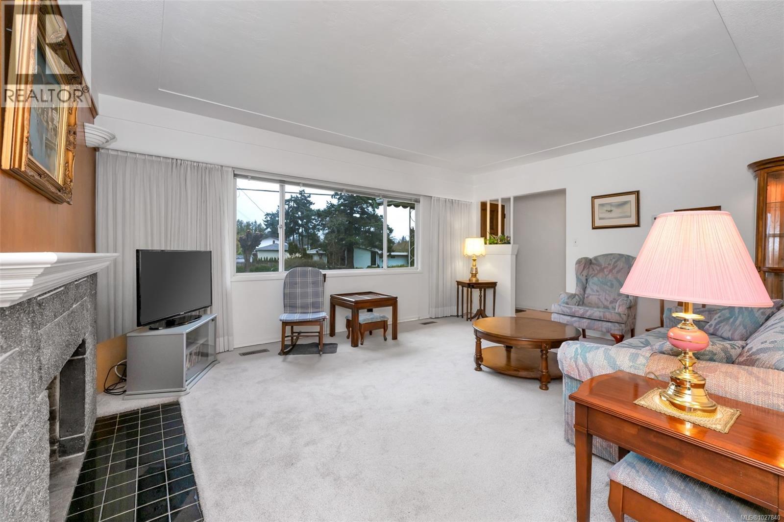 3850 Raymond St S, Saanich, British Columbia  V8Z 4K3 - Photo 7 - 1027840