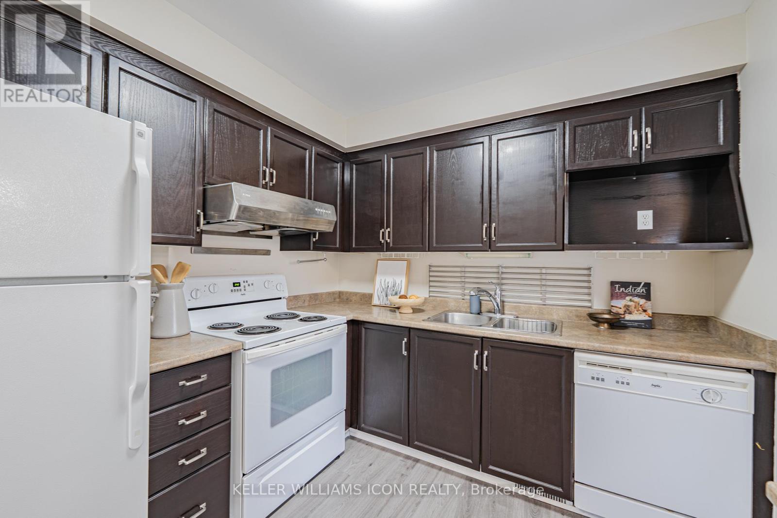 48 Blackdome Crescent, Ottawa, Ontario  K2T 1A9 - Photo 9 - X12857974