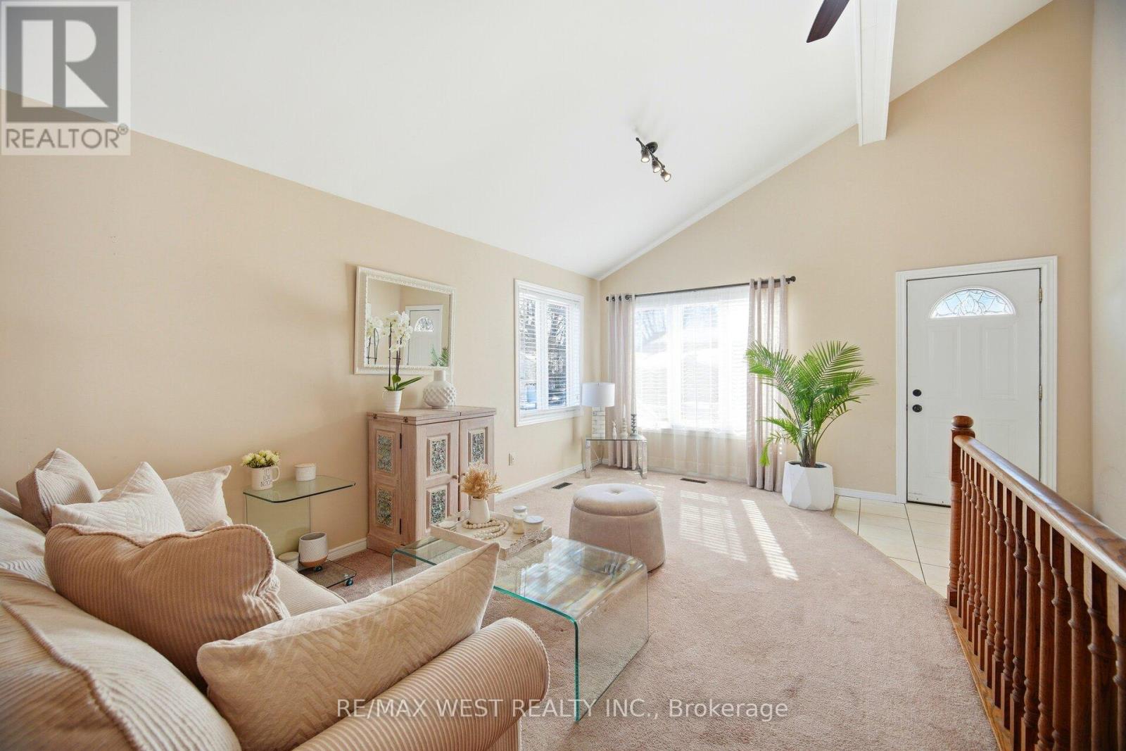 924 Vicrol Drive, Innisfil, Ontario  L9S 1V4 - Photo 5 - N12857932