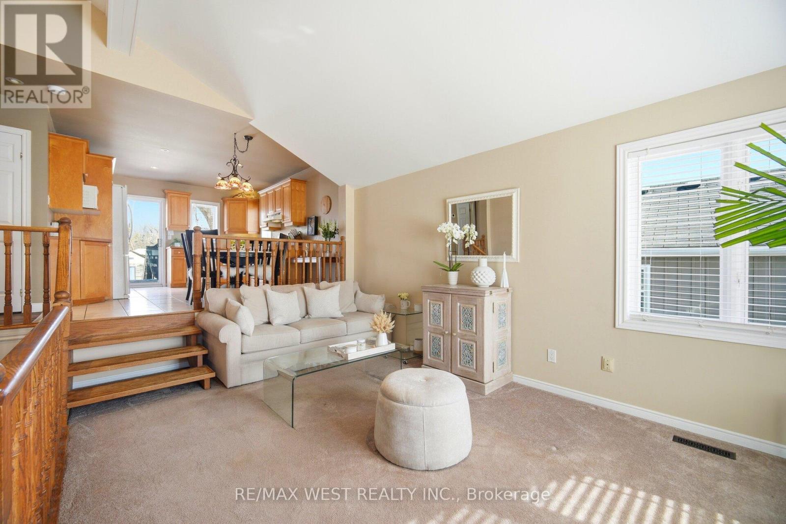 924 Vicrol Drive, Innisfil, Ontario  L9S 1V4 - Photo 4 - N12857932