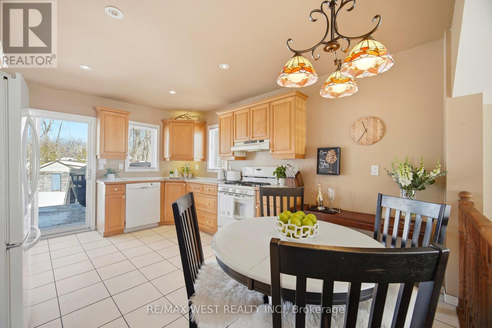 924 Vicrol Drive, Innisfil, Ontario  L9S 1V4 - Photo 8 - N12857932