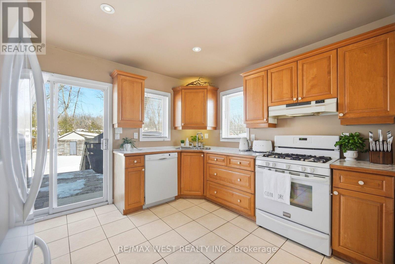 924 Vicrol Drive, Innisfil, Ontario  L9S 1V4 - Photo 9 - N12857932