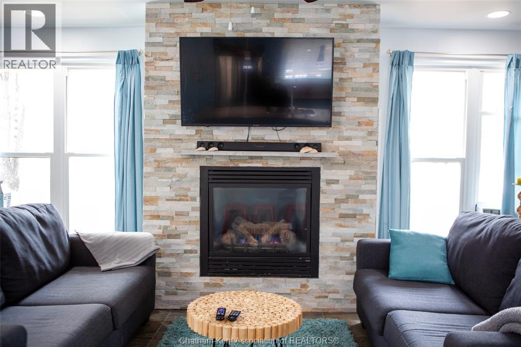 Photo 3 of 31 for 7675 Riverside Drive