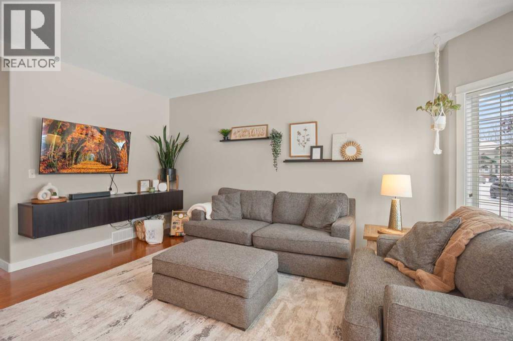 71 Abel Close, Red Deer, Alberta  T4R 2Y2 - Photo 5 - A2290891