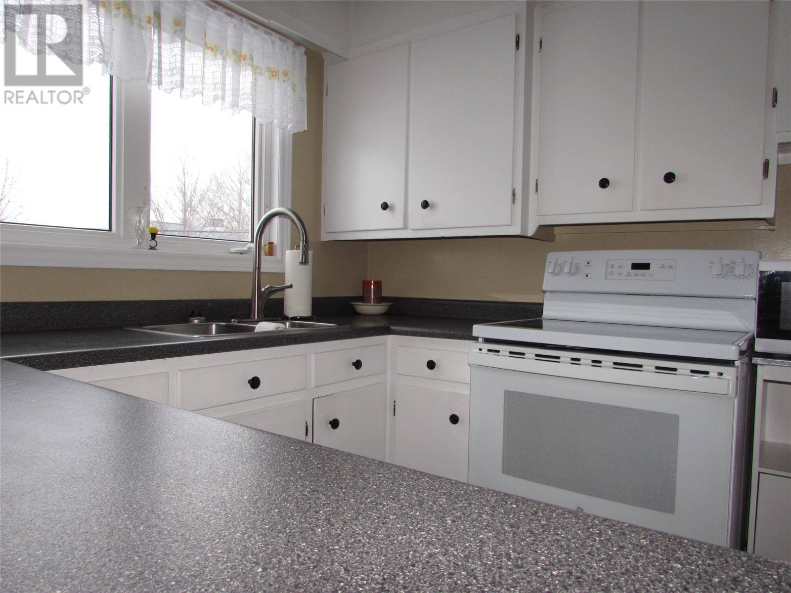 48 Brookfield Avenue, Corner Brook, Newfoundland & Labrador  A2H 2R3 - Photo 8 - 1294933