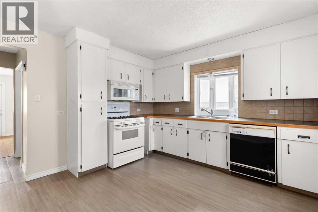 118 2 Street Se, Redcliff, Alberta  T0J 2P0 - Photo 12 - A2290441