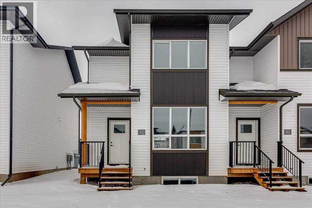 32 Inglis Crescent, Sylvan Lake, Alberta  T4S 0V3 - Photo 1 - A2289569