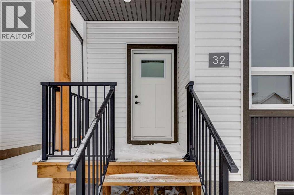 32 Inglis Crescent, Sylvan Lake, Alberta  T4S 0V3 - Photo 2 - A2289569