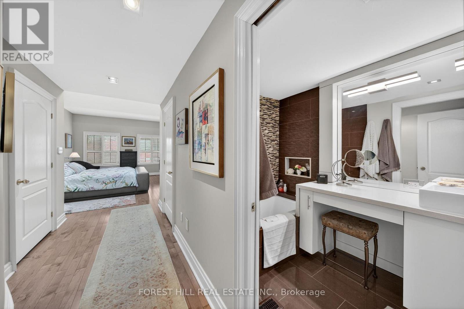 252 Spadina Road, Toronto (Casa Loma), Ontario  M5R 2V1 - Photo 31 - C12835154