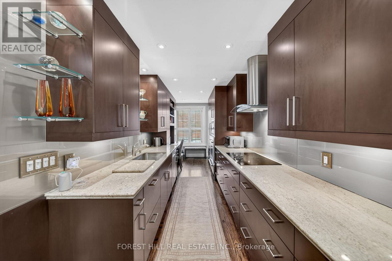 252 Spadina Road, Toronto (Casa Loma), Ontario  M5R 2V1 - Photo 4 - C12835154