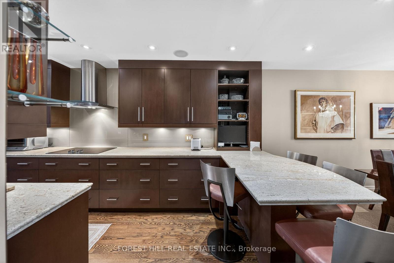 252 Spadina Road, Toronto (Casa Loma), Ontario  M5R 2V1 - Photo 8 - C12835154