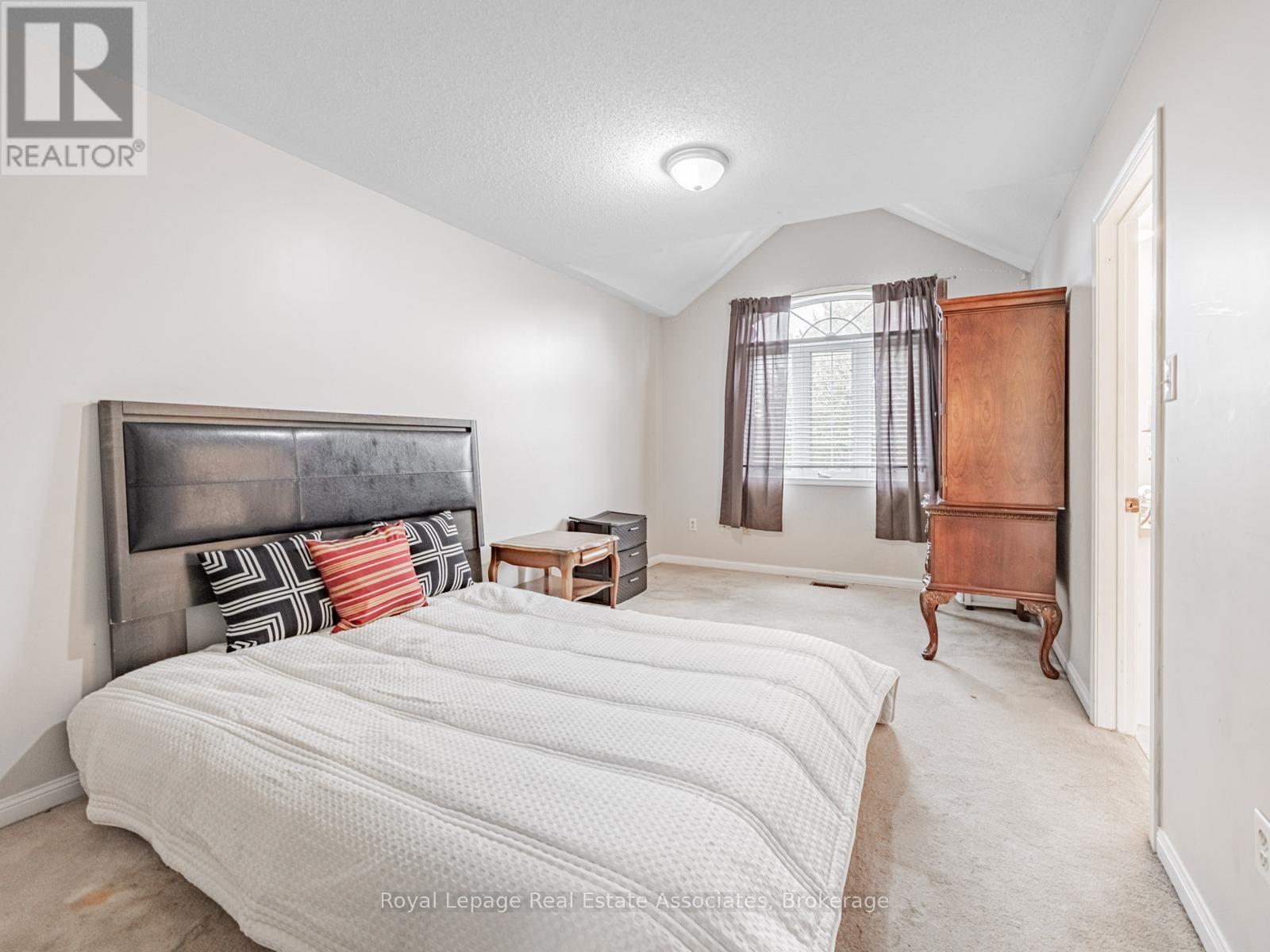 6214 Miriam Way, Mississauga, Ontario  L5N 8J6 - Photo 21 - W12495364