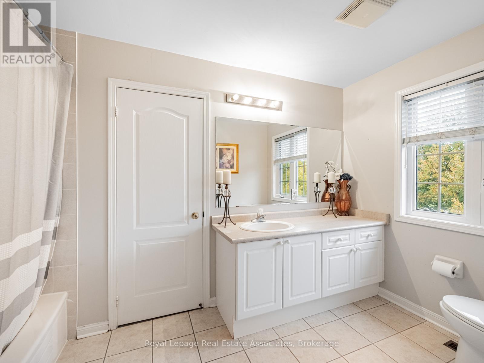 6214 Miriam Way, Mississauga, Ontario  L5N 8J6 - Photo 24 - W12495364