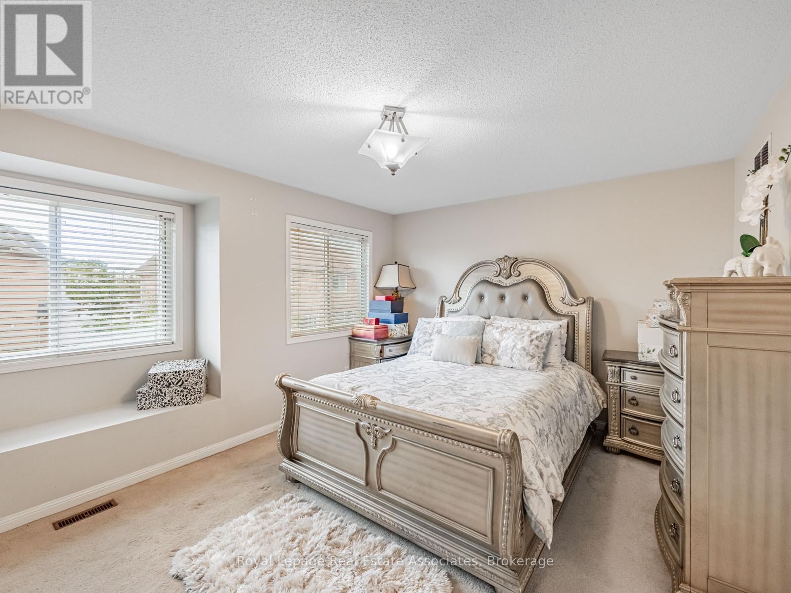 6214 Miriam Way, Mississauga, Ontario  L5N 8J6 - Photo 17 - W12495364