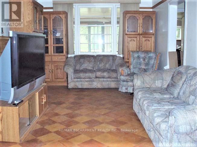 156 Bond Street S, Hamilton, Ontario  L8S 1T2 - Photo 5 - X12470615