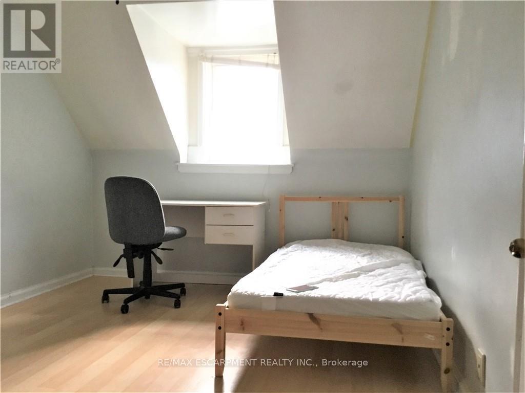 156 Bond Street S, Hamilton, Ontario  L8S 1T2 - Photo 2 - X12470615