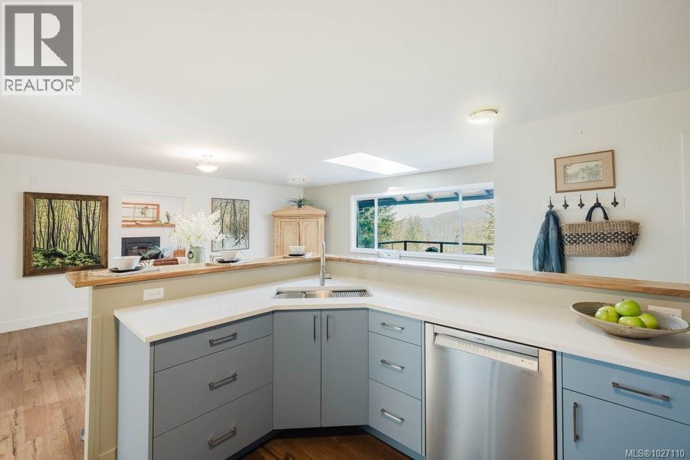 10851 Deep Cove Rd, North Saanich, British Columbia  V8L 5M5 - Photo 16 - 1027110