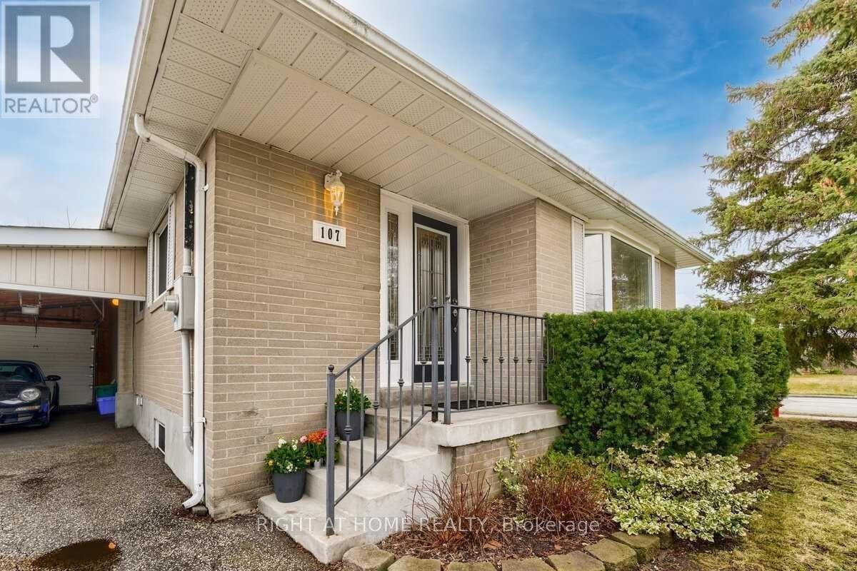 107 CHERRYWOOD DRIVE, Newmarket, Ontario